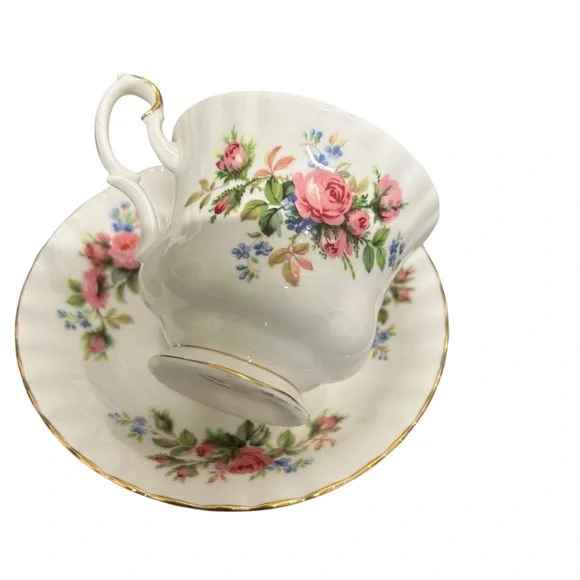 Royal Albert "Moss Rose" Bone China Tea Cup and Saucer Set - Picture 6 of 7